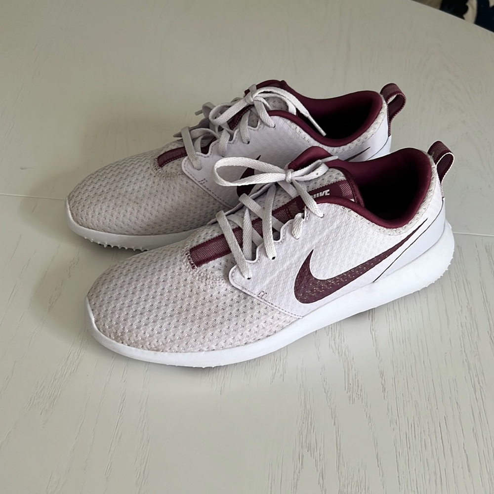 Nike spike less women’s golf shoes purple size 9.5